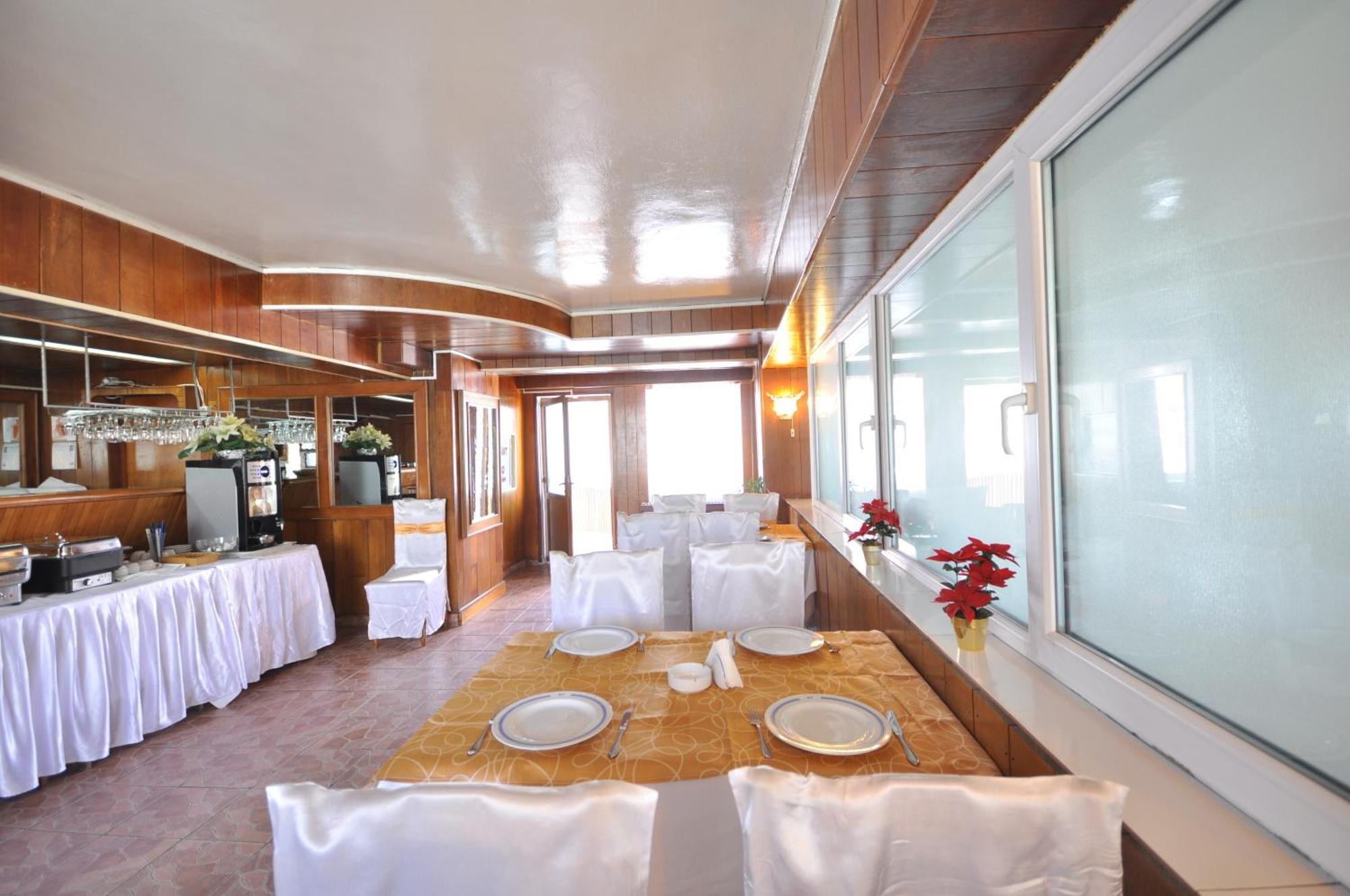 Hotel Dobrogea Köstence Restoran fotoğraf